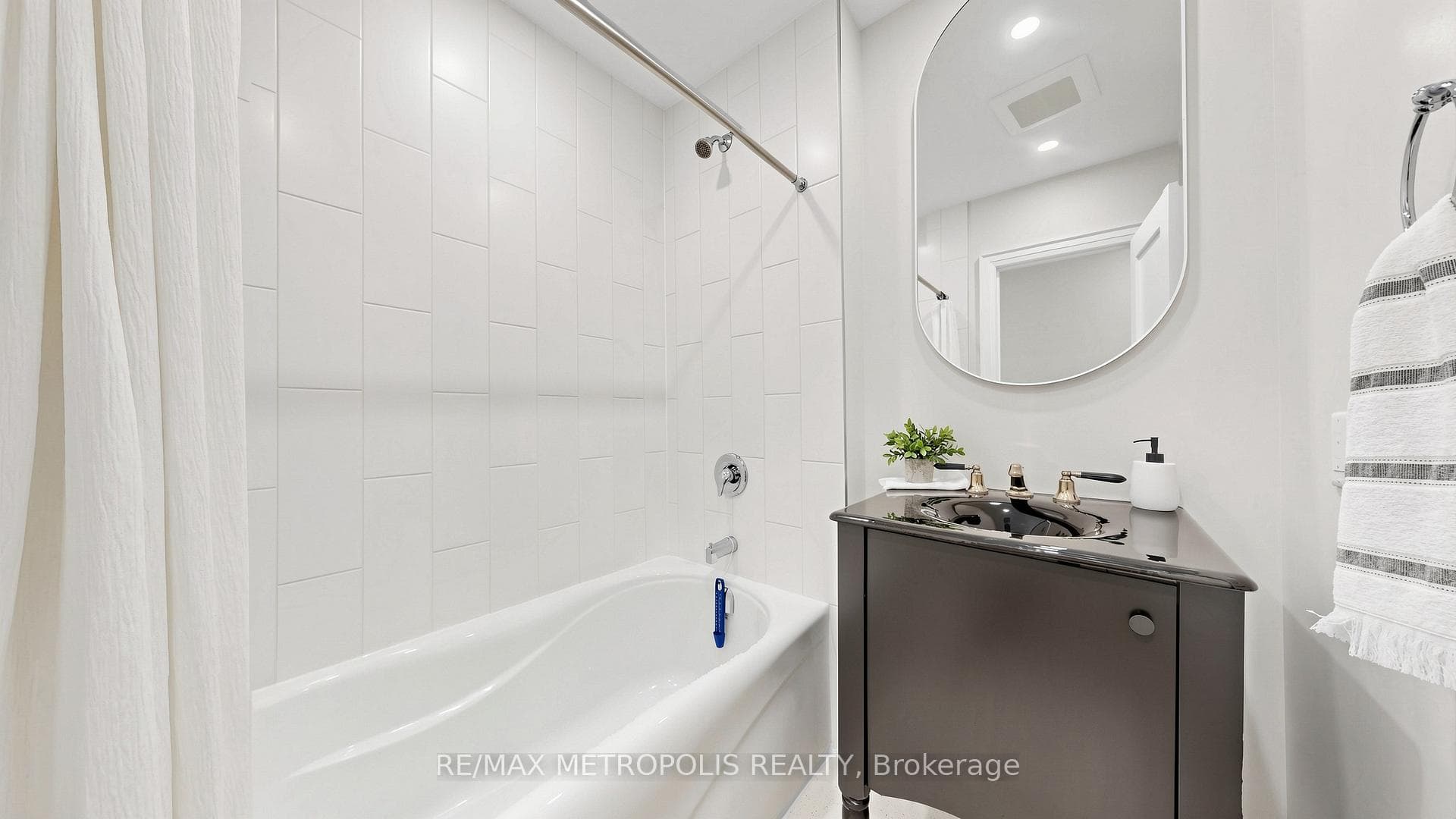 62 Davelayne Road, Toronto W05, ON M9M 2A7, Toronto W05, ON — photo 47 of 56