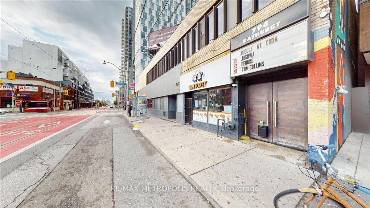558 BLOOR ST Street, Toronto, ON M6G 1K1, Toronto C02, ON — photo 1 of 50