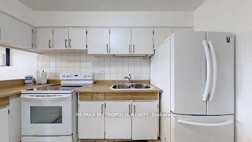 10 Martha Eaton Way 713, Toronto W04, ON M6M 5B3, Toronto W04, ON — photo 43 of 50