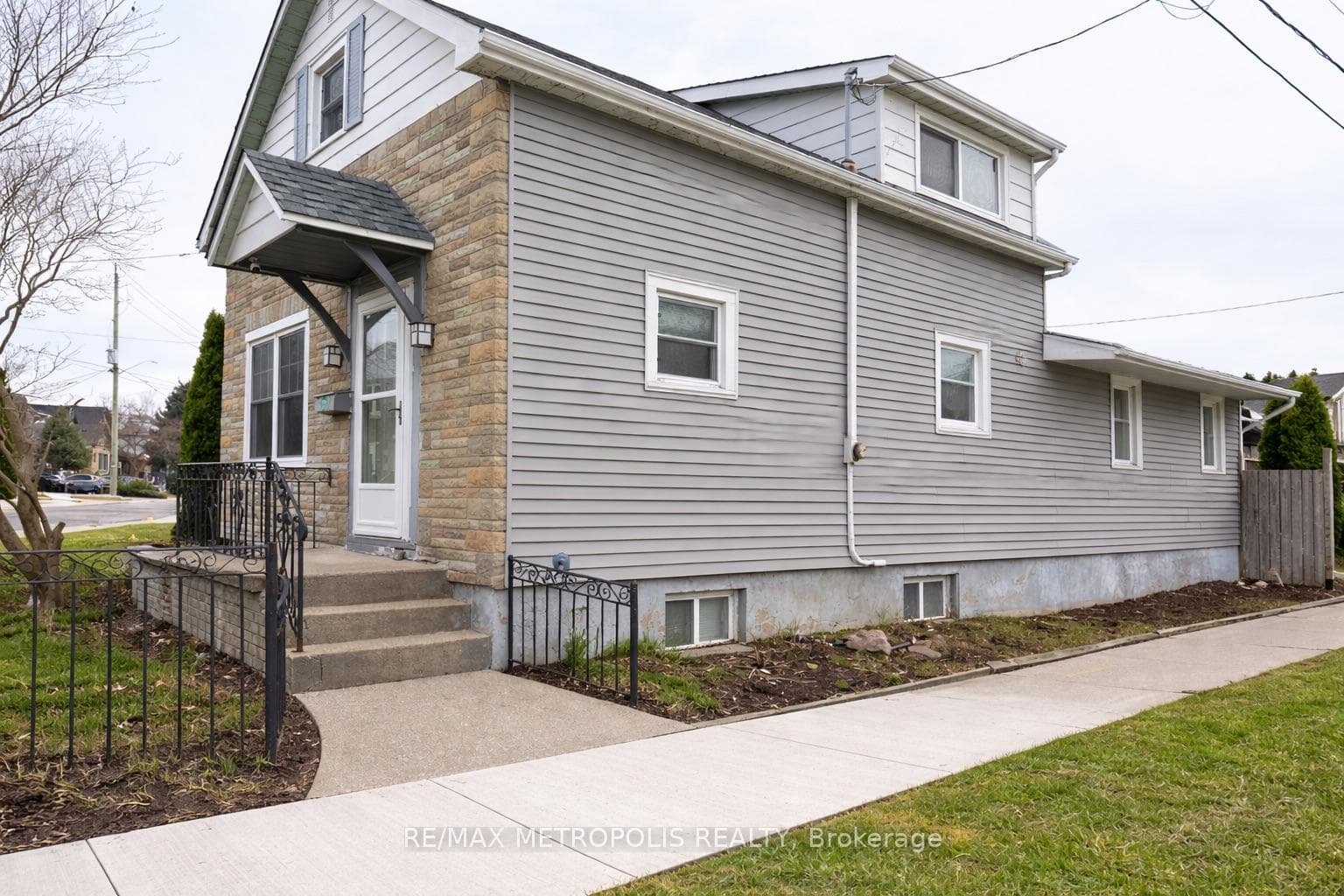 159 York Street, St. Catharines, ON L2R 6E9, St. Catharines, ON — photo 2 of 40