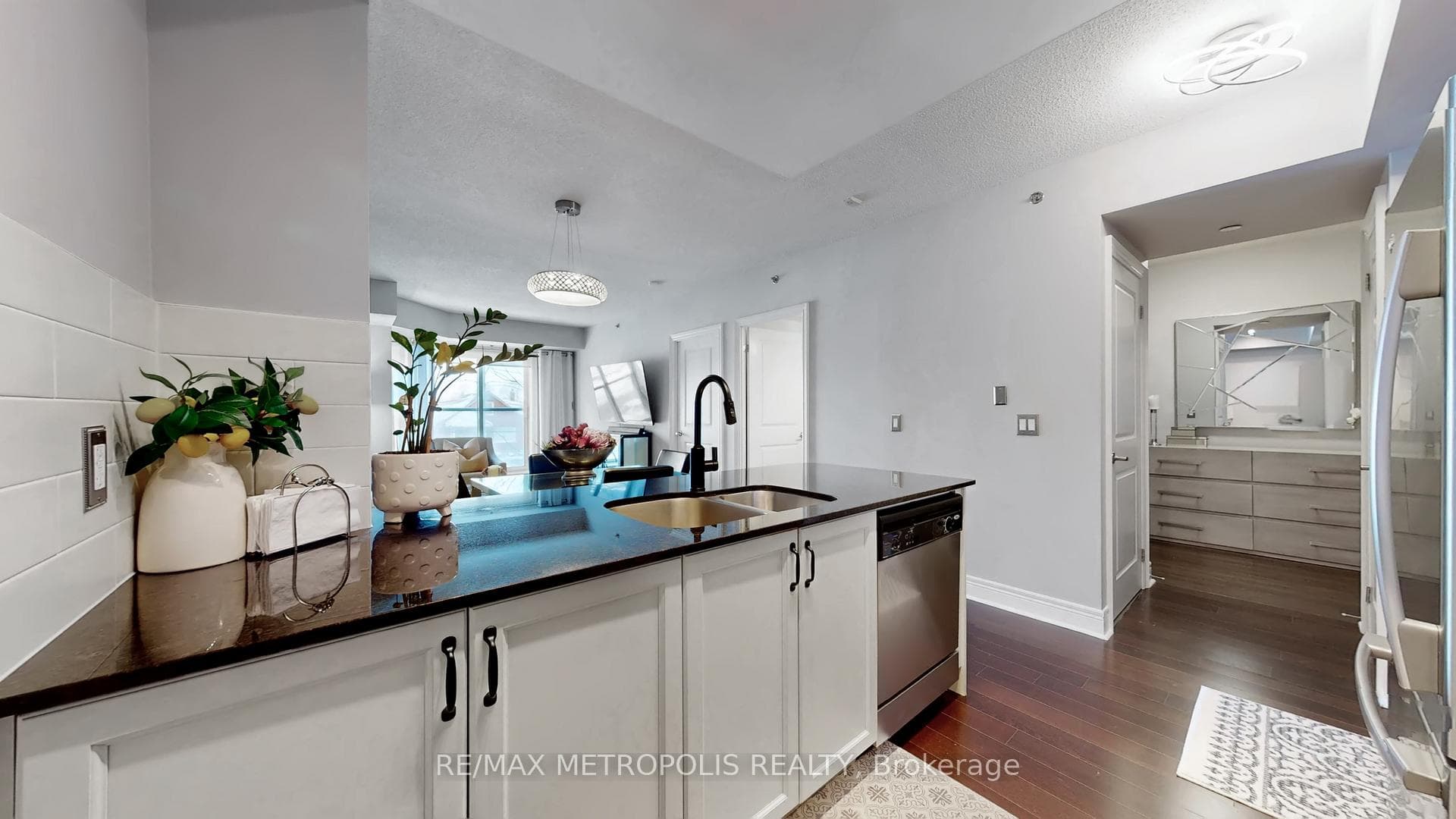 701 Sheppard Avenue W 228, Toronto, ON M3H 0B2, Toronto C06, ON — photo 15 of 50
