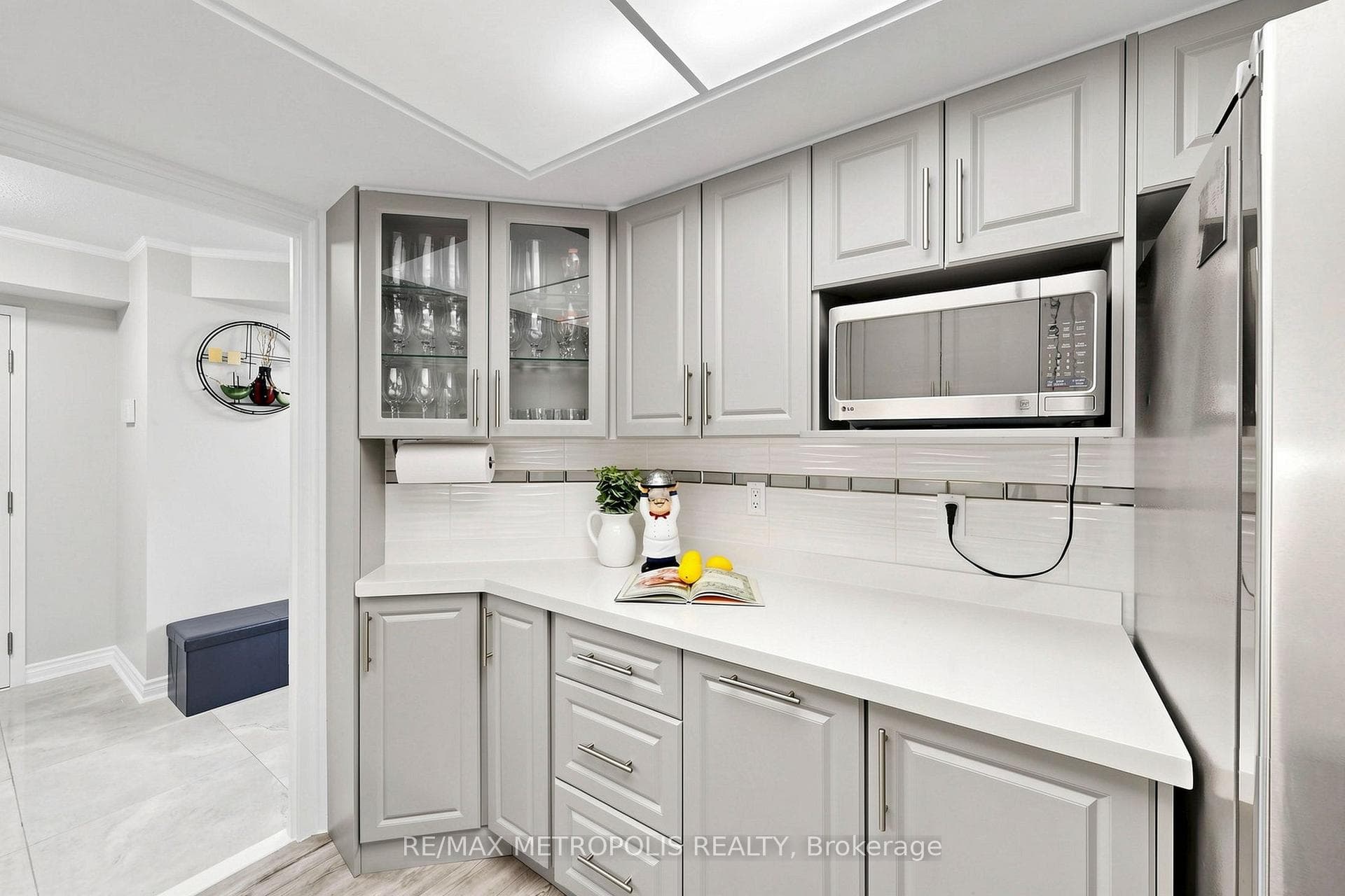 1111 Bough Beeches Boulevard 207, Mississauga, ON L4W 4N1, Mississauga, ON — photo 16 of 49