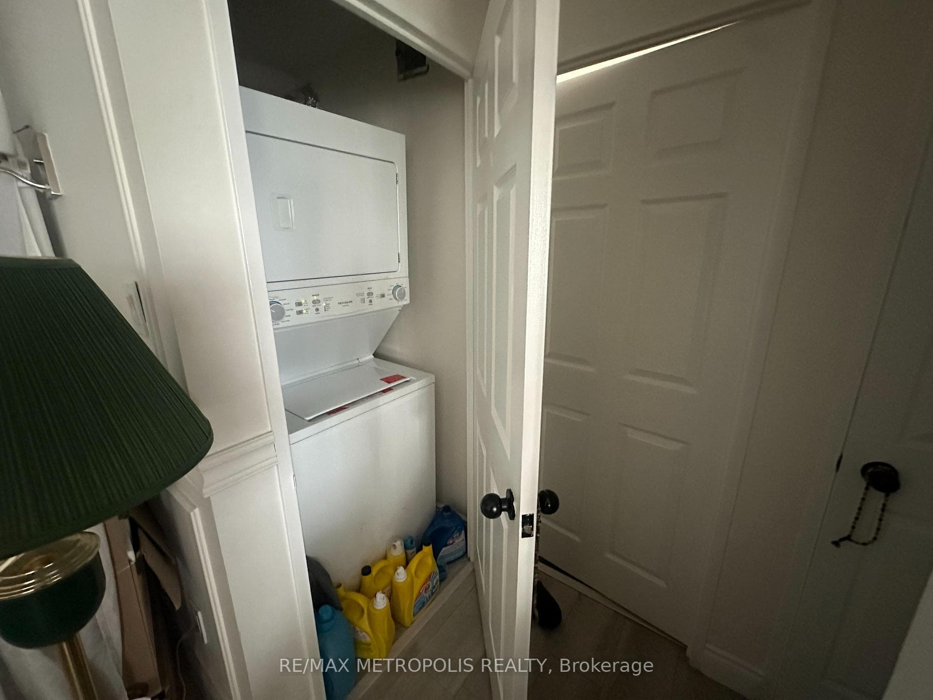 350 Rathburn Road W 307, Mississauga, ON L5B 3Y2, Mississauga, ON — photo 8 of 12