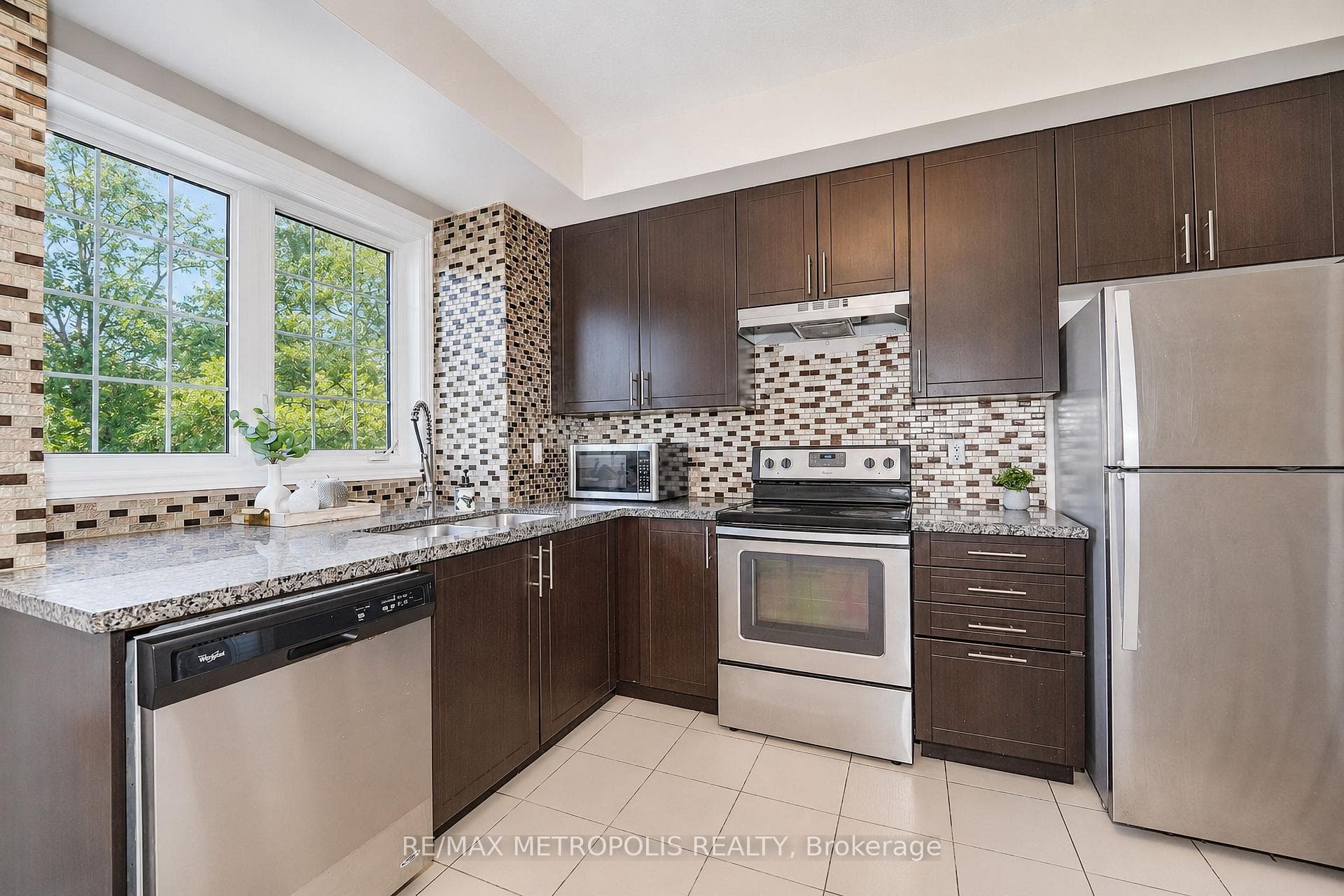3767B St Claire Avenue E, Toronto, ON M1M 0C8, Toronto E08, ON — photo 28 of 38