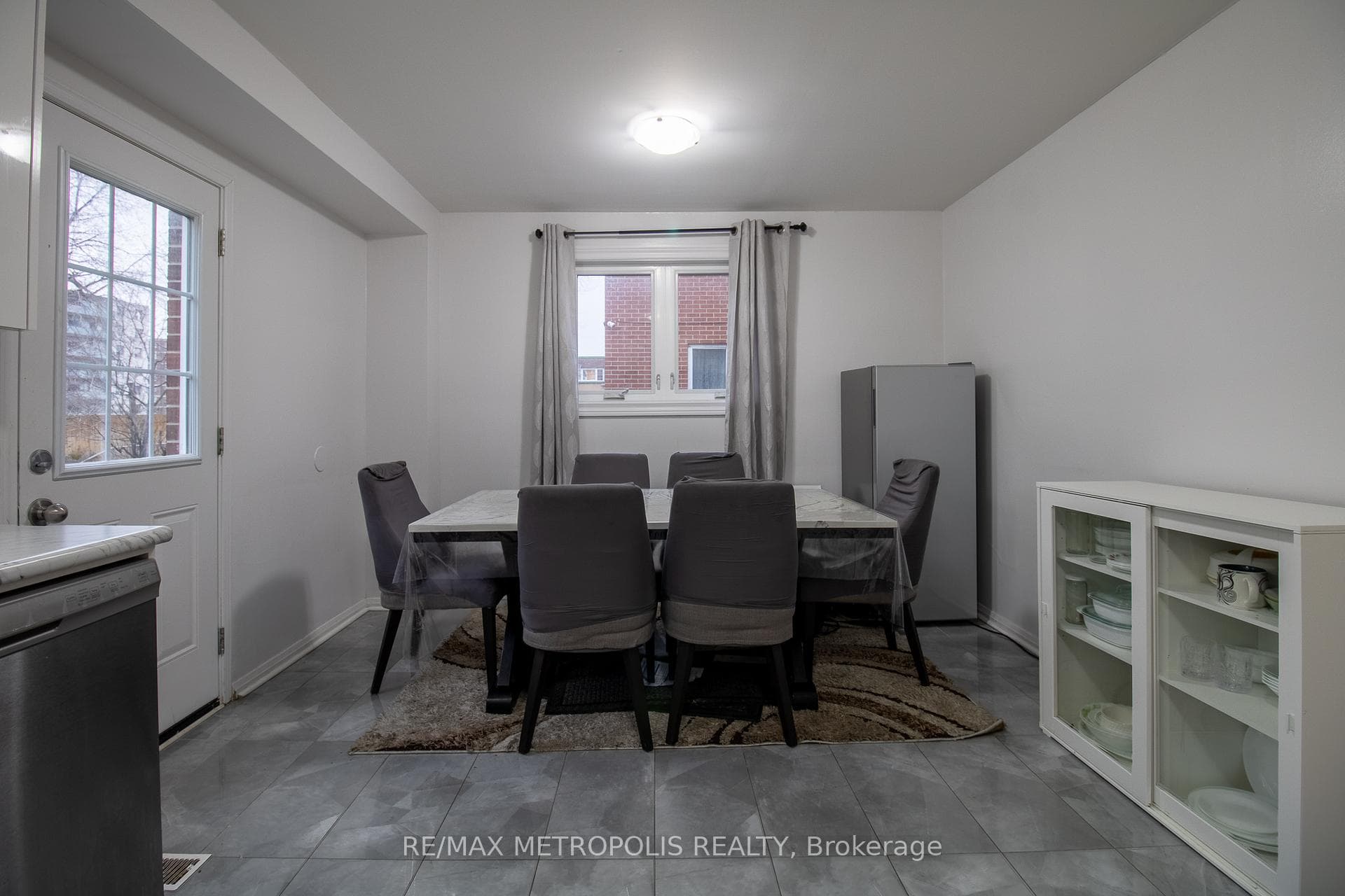 1098 Cedar Street, Oshawa, ON L1J 3R9, Oshawa, ON — photo 10 of 51