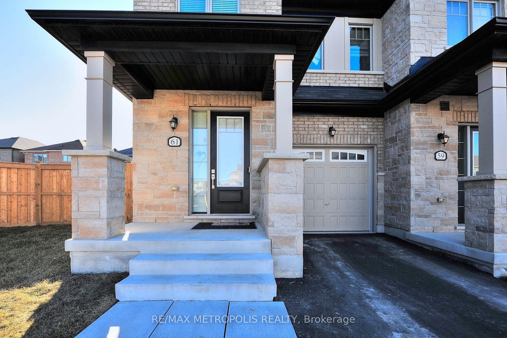 61 Seedling Crescent, Whitchurch-Stouffville, ON L4A 4V5, Whitchurch-Stouffville, ON — photo 3 of 37