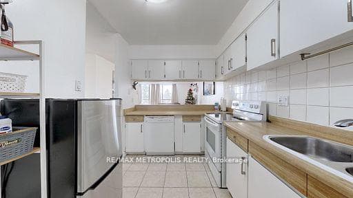10 Martha Eaton Way 713, Toronto W04, ON M6M 5B3, Toronto W04, ON — photo 11 of 50