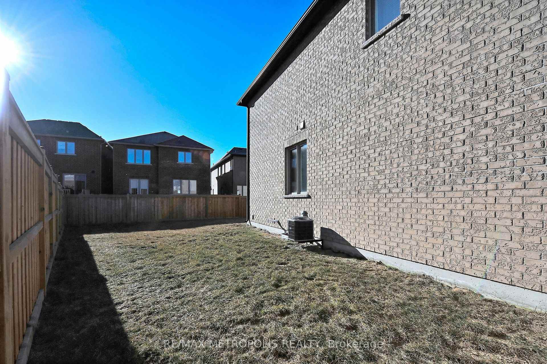 61 Seedling Crescent, Whitchurch-Stouffville, ON L4A 4V5, Whitchurch-Stouffville, ON — photo 10 of 37