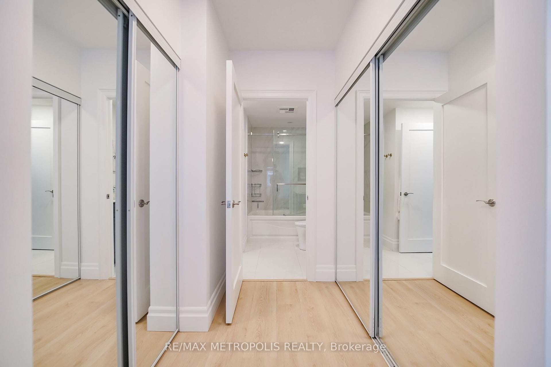 2191 Yonge Street 3709, Toronto, ON M4S 3H8, Toronto C10, ON — photo 24 of 36