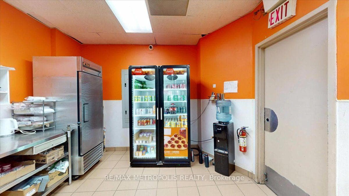558 BLOOR ST Street, Toronto, ON M6G 1K1, Toronto C02, ON — photo 34 of 50