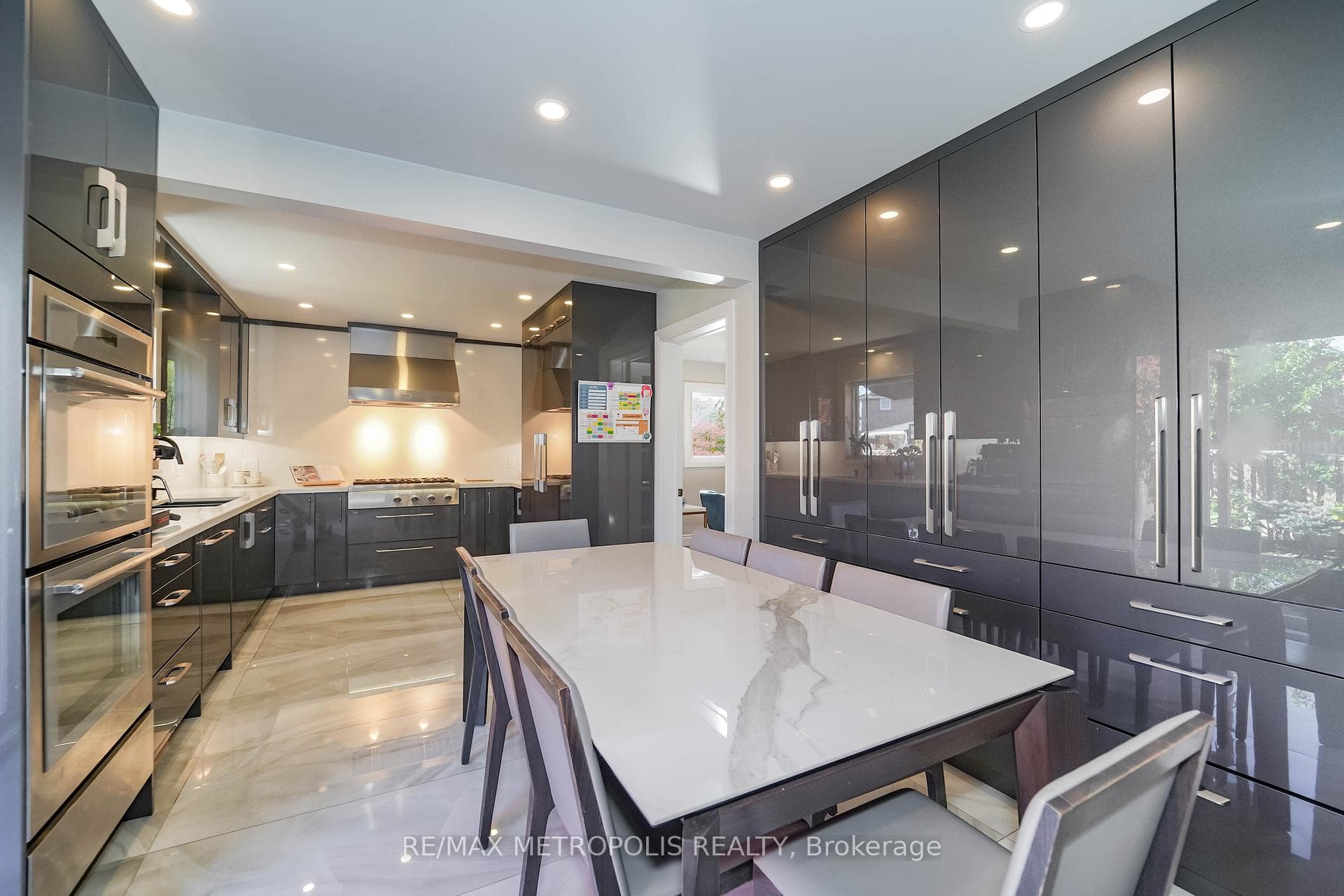 4392 Grassland Crescent, Mississauga, ON L5V 1E2, Mississauga, ON — photo 13 of 57