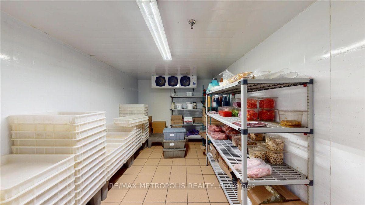 558 BLOOR ST Street, Toronto, ON M6G 1K1, Toronto C02, ON — photo 40 of 50