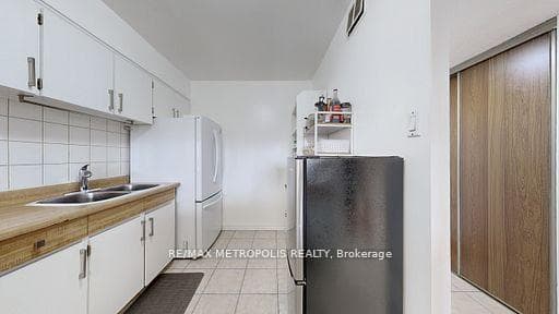 10 Martha Eaton Way 713, Toronto W04, ON M6M 5B3, Toronto W04, ON — photo 12 of 50