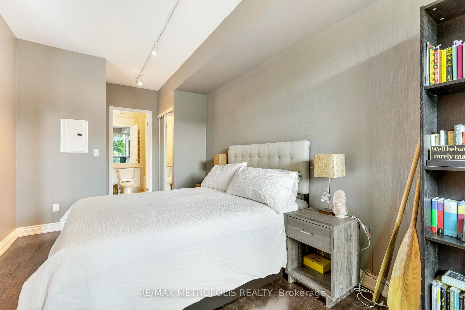 215 Fort York Boulevard 208, Toronto C01, ON M5V 4A2, Toronto C01, ON — photo 18 of 25