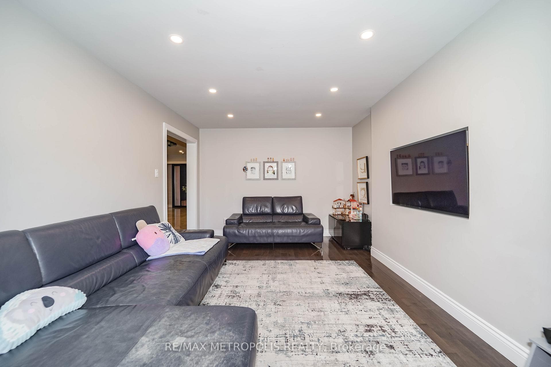 4392 Grassland Crescent, Mississauga, ON L5V 1E2, Mississauga, ON — photo 20 of 57
