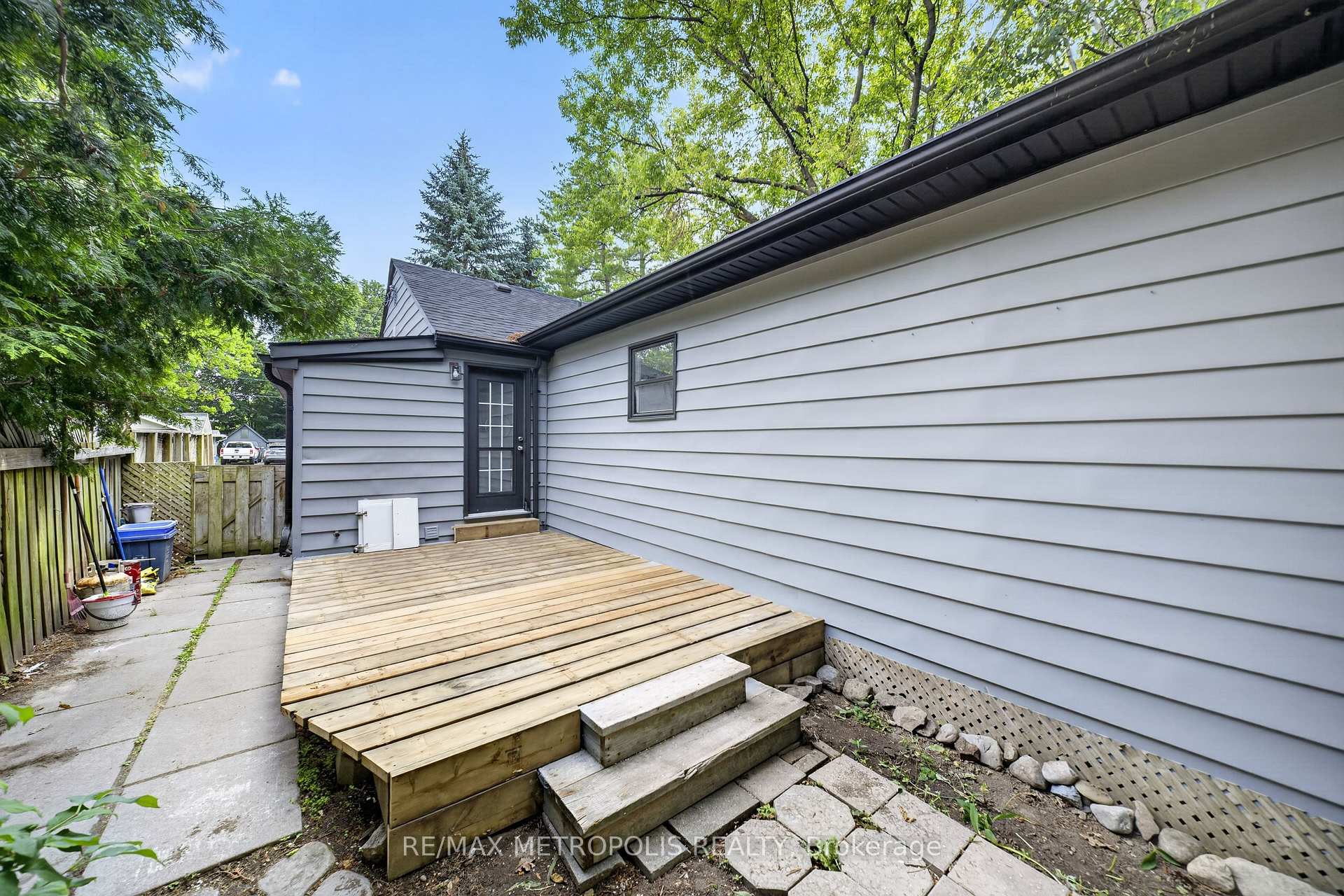 208 Palmerston Avenue, Whitby, ON L1N 3E7, Whitby, ON — photo 15 of 18