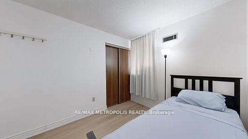 10 Martha Eaton Way 713, Toronto W04, ON M6M 5B3, Toronto W04, ON — photo 18 of 50