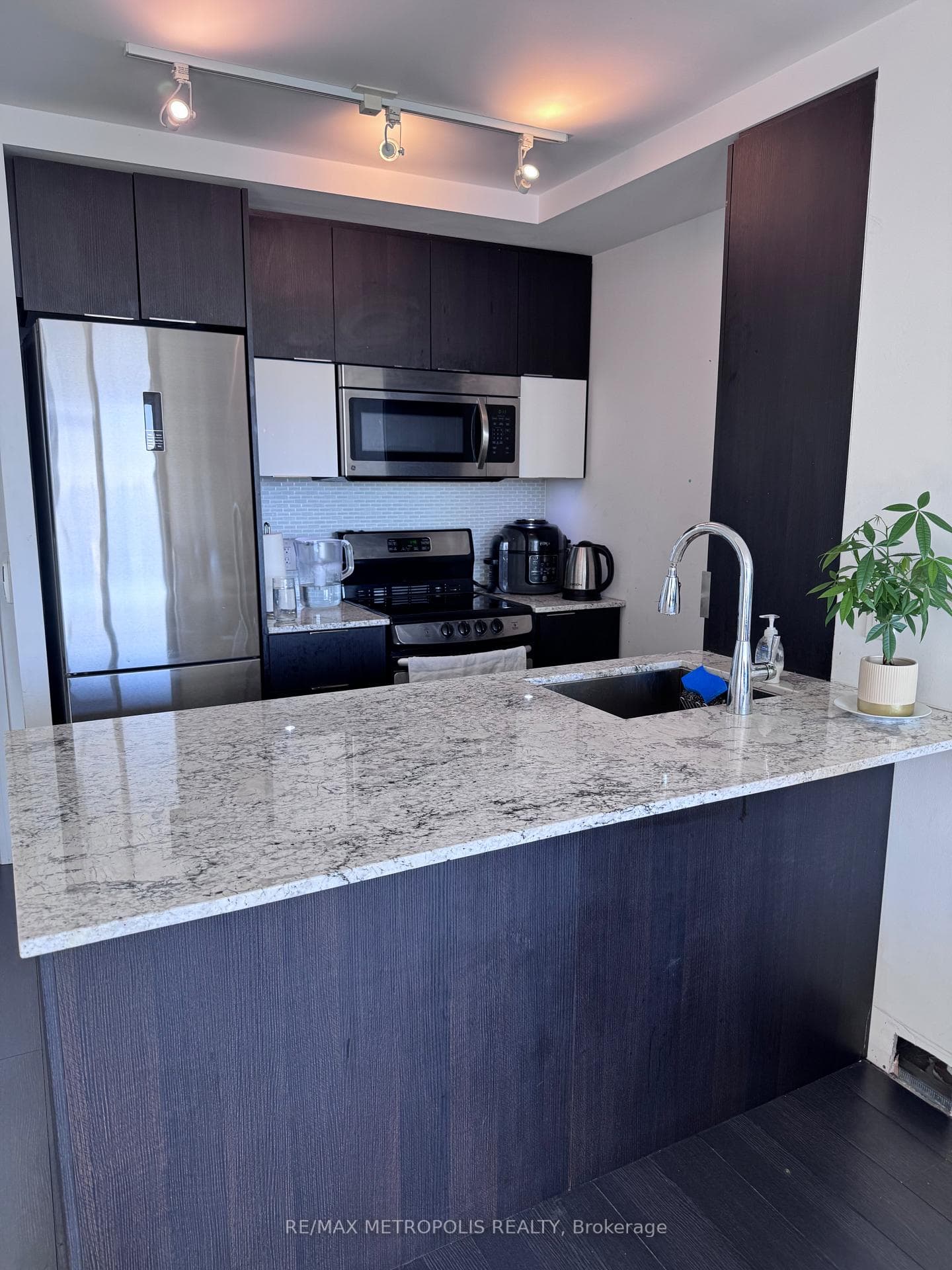 56 Annie Craig Drive 3307, Toronto, ON M8V 0C8, Toronto W06, ON — photo 19 of 103