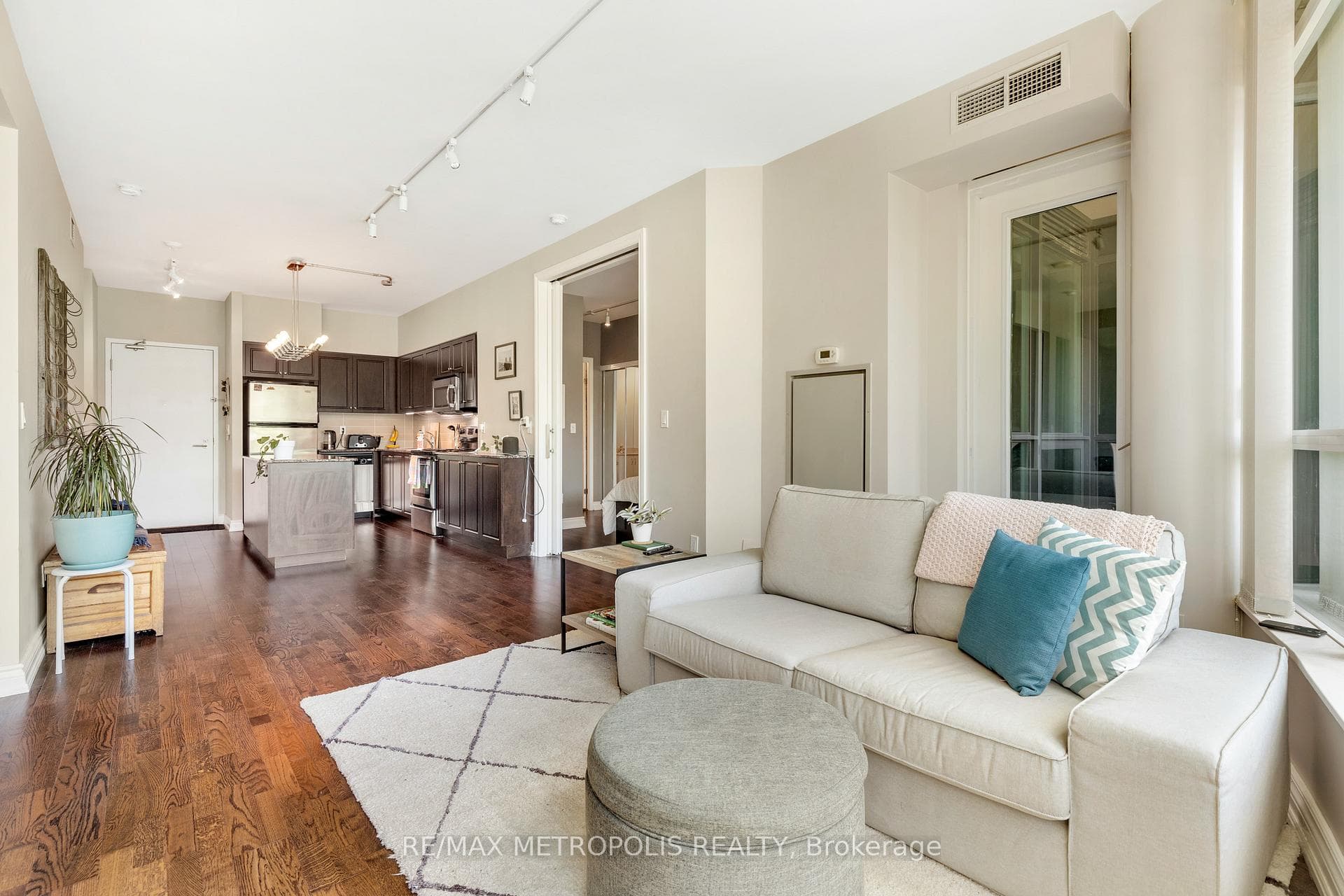 215 Fort York Boulevard 208, Toronto C01, ON M5V 4A2, Toronto C01, ON — photo 6 of 25