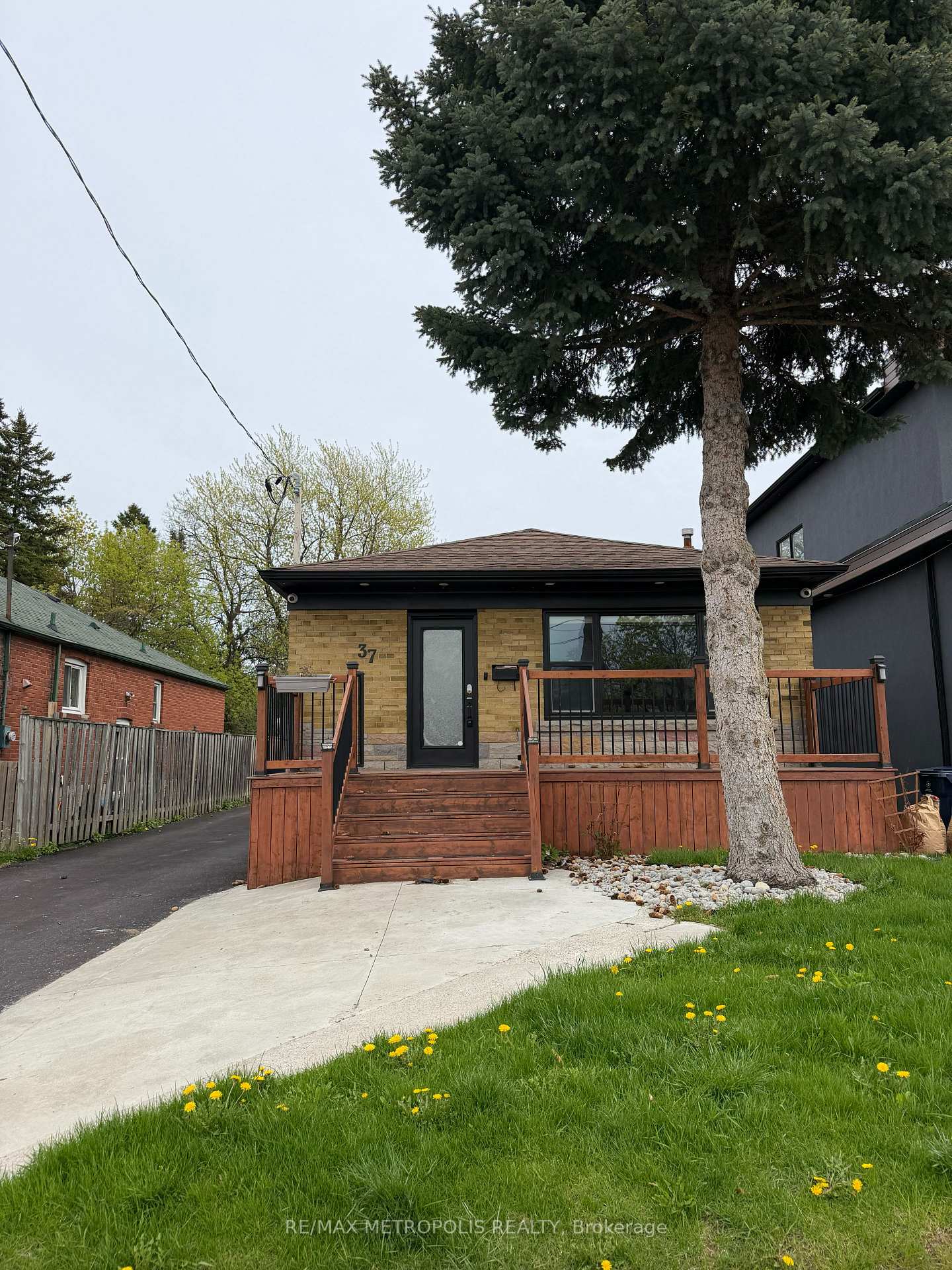 37 Lynvalley Crescent, Toronto E04, ON M1R 2V1, Toronto E04, ON — photo 2 of 29