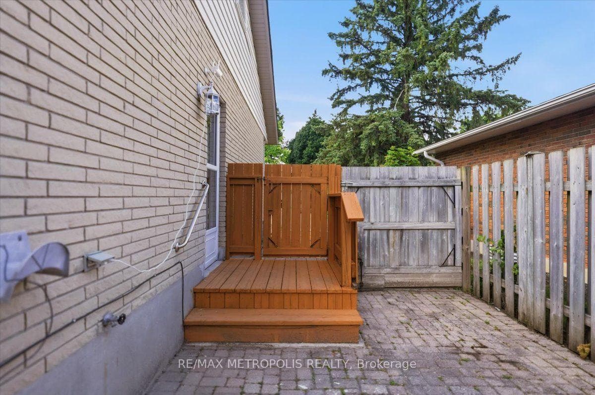 615 Dogwood Lane, Waterloo, ON N2L 4Y2, Waterloo, ON — photo 70 of 97