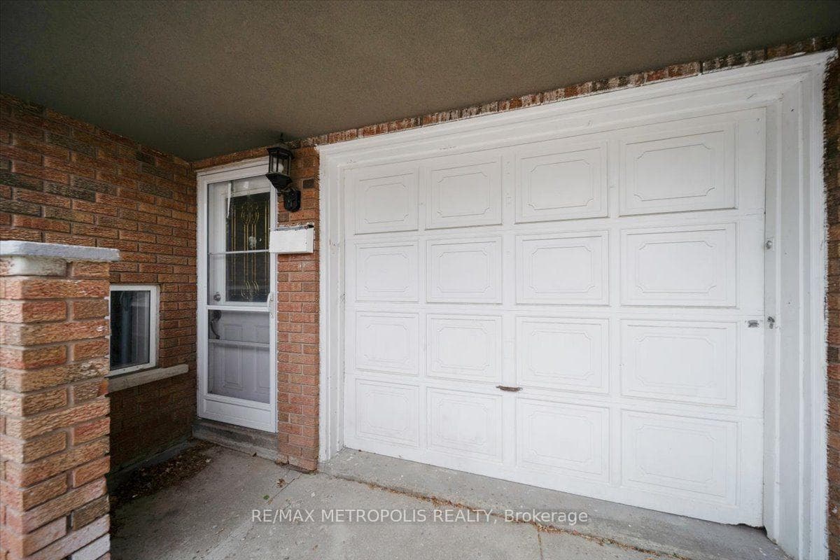 39 Jellicoe Crescent, Brampton, ON L6S 3H7, Brampton, ON — photo 8 of 99