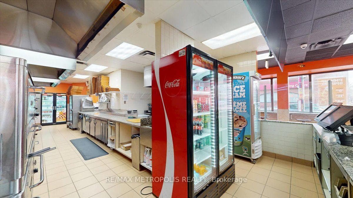 558 BLOOR ST Street, Toronto, ON M6G 1K1, Toronto C02, ON — photo 23 of 50