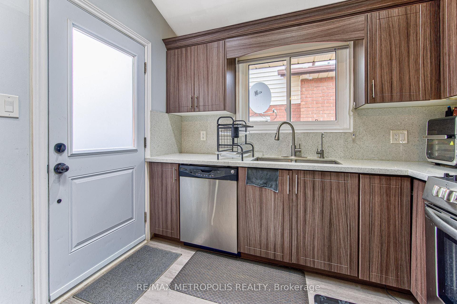 184 Stonyburn Crescent, Cambridge, ON N1R 7X8, Cambridge, ON — photo 16 of 50
