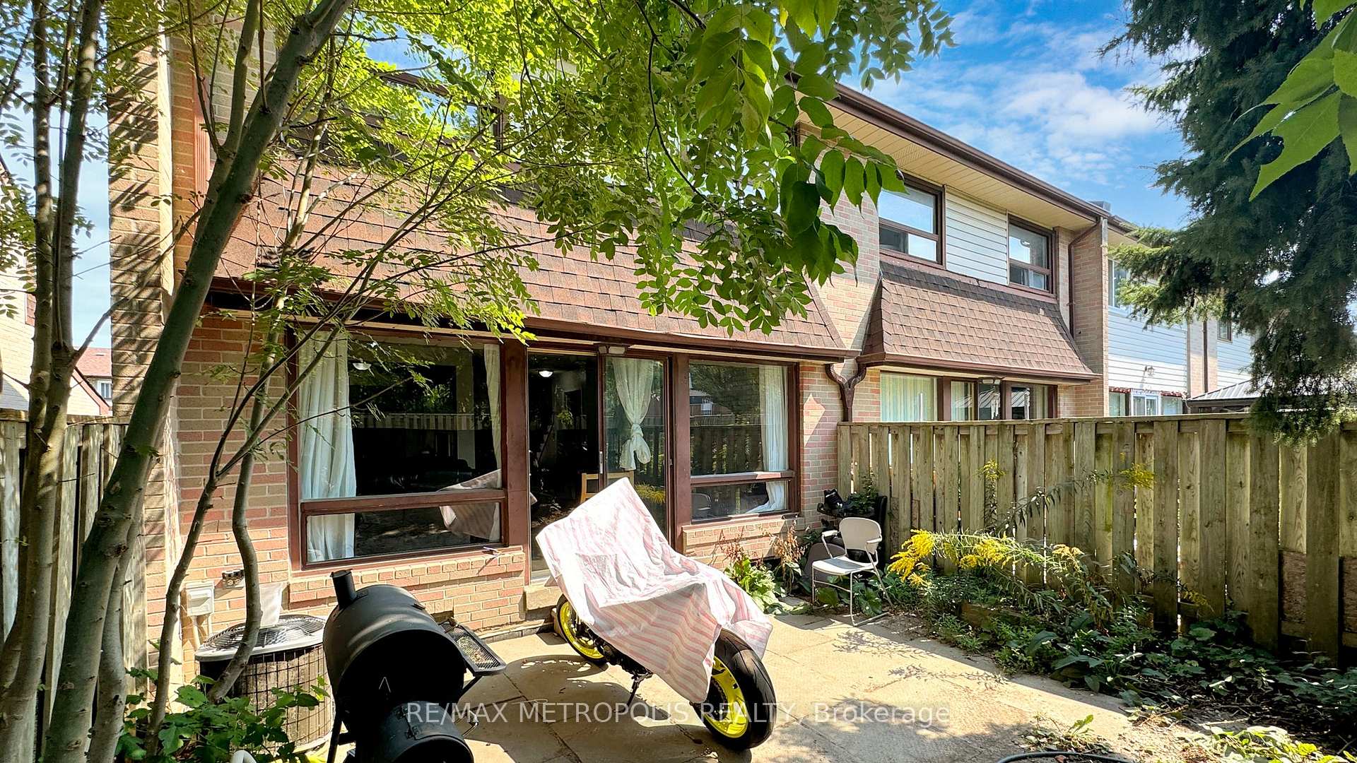 11 Livonia Place 18, Toronto E09, ON M1E 4W5, Toronto E09, ON — photo 1 of 87