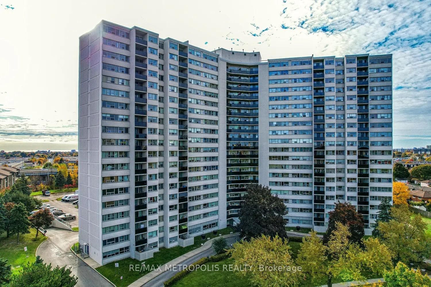 530 Lolita Gardens 1903, Mississauga, ON L5A 3T2, Mississauga, ON — photo 1 of 37