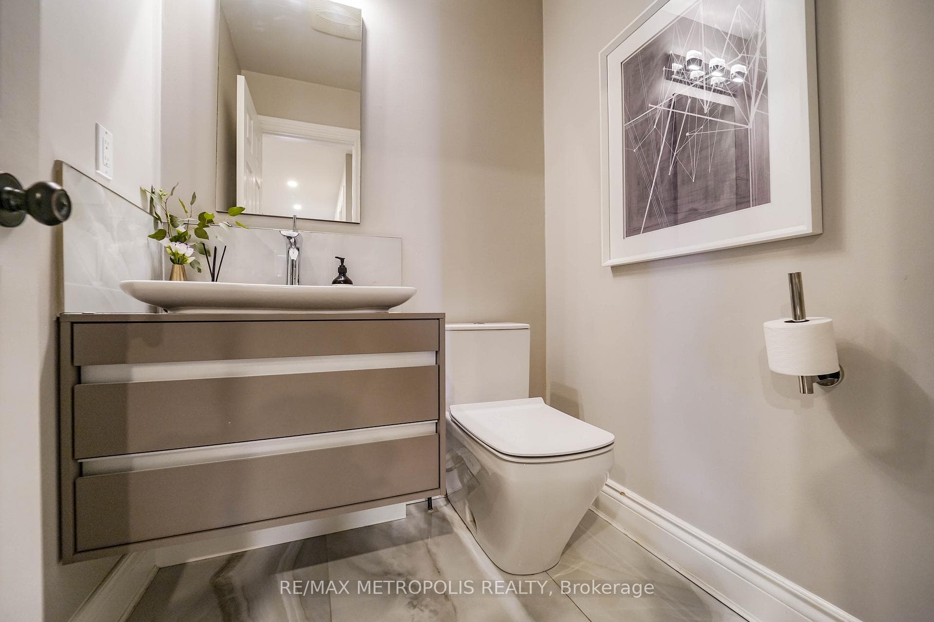 4392 Grassland Crescent, Mississauga, ON L5V 1E2, Mississauga, ON — photo 5 of 57