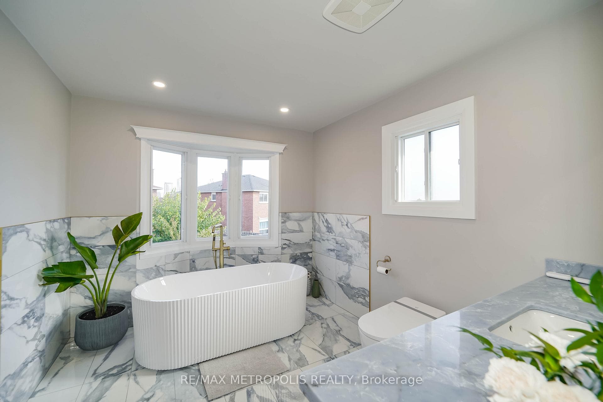 4392 Grassland Crescent, Mississauga, ON L5V 1E2, Mississauga, ON — photo 32 of 57