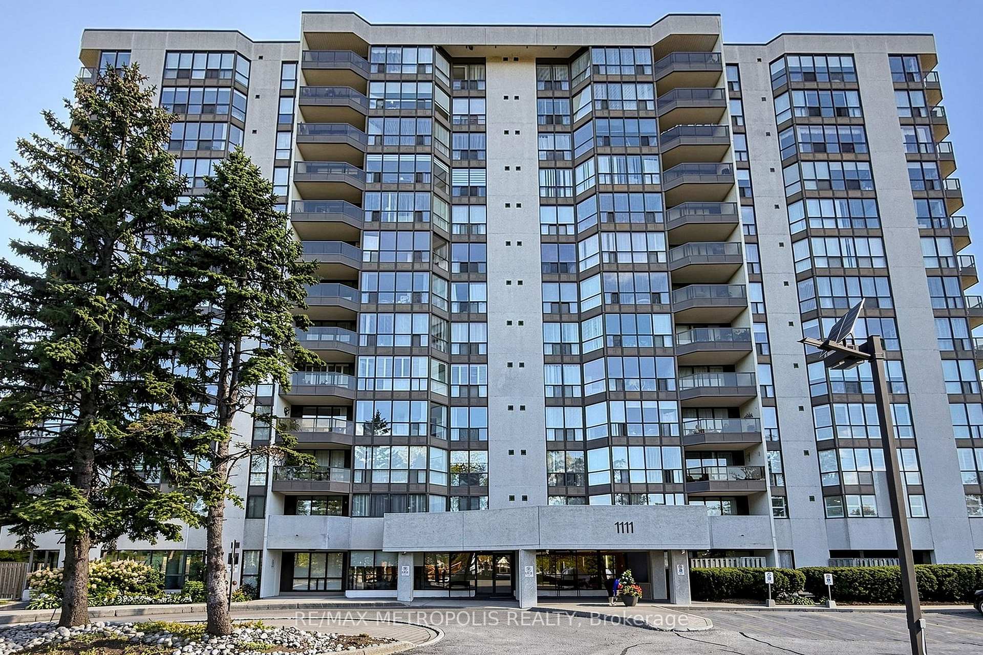 1111 Bough Beeches Boulevard 207, Mississauga, ON L4W 4N1, Mississauga, ON — photo 2 of 49