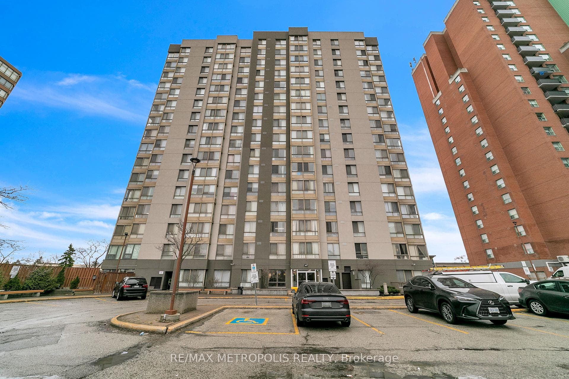 2470 Eglinton Avenue W 1604, Toronto W04, ON M6M 5E7, Toronto W04, ON — photo 1 of 26