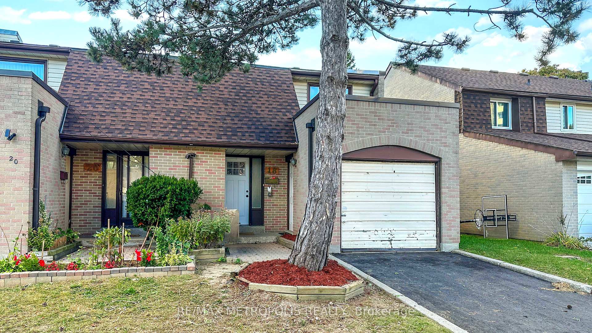 11 Livonia Place 18, Toronto E09, ON M1E 4W5, Toronto E09, ON — photo 5 of 87