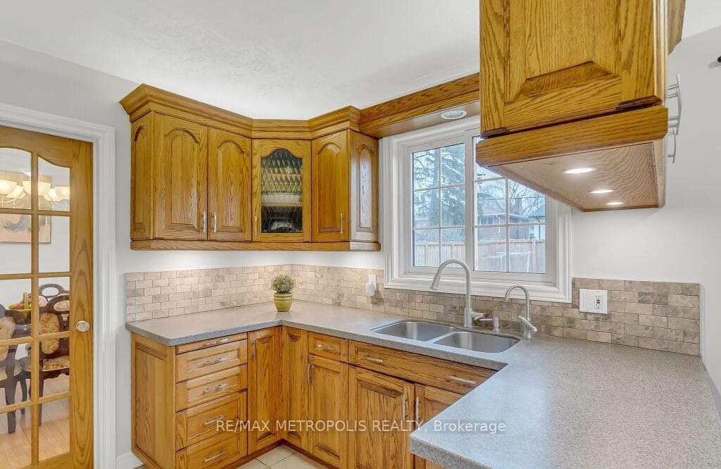 100 Warren Road, Kitchener, ON N2M 4T4, Kitchener, ON — photo 10 of 37