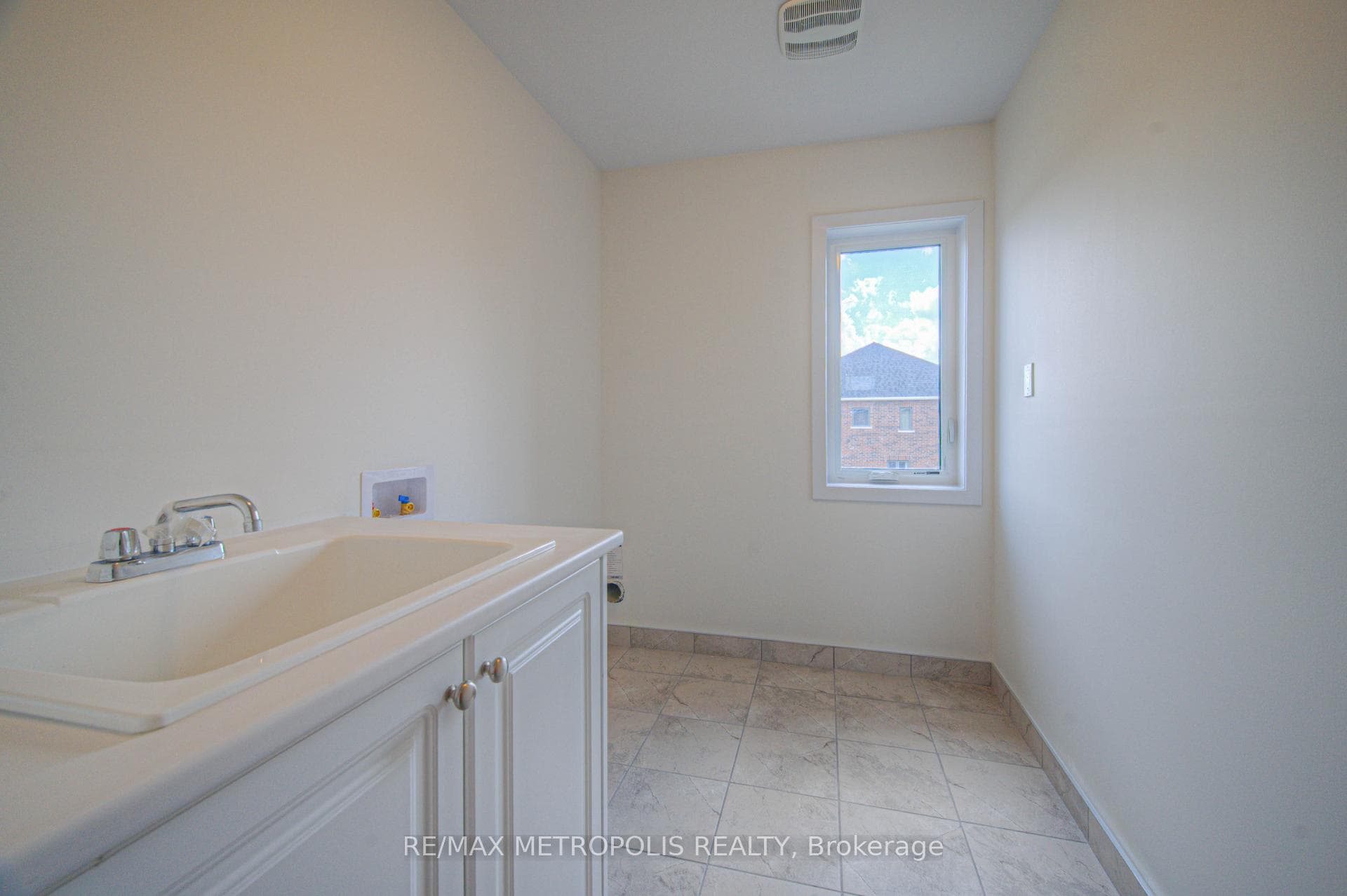 100 Moss Drive, Cambridge, ON N1T 0H1, Cambridge, ON — photo 28 of 95
