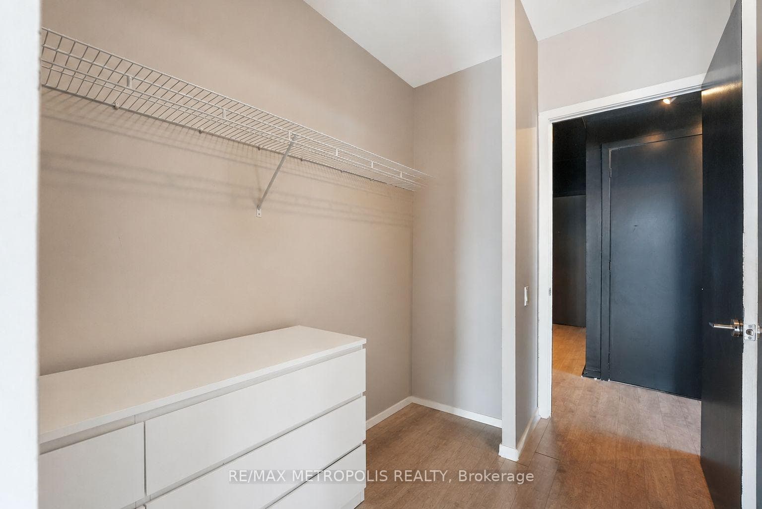 103 The Queensway Avenue 1414, Toronto, ON M6S 5B3, Toronto W01, ON — photo 17 of 40
