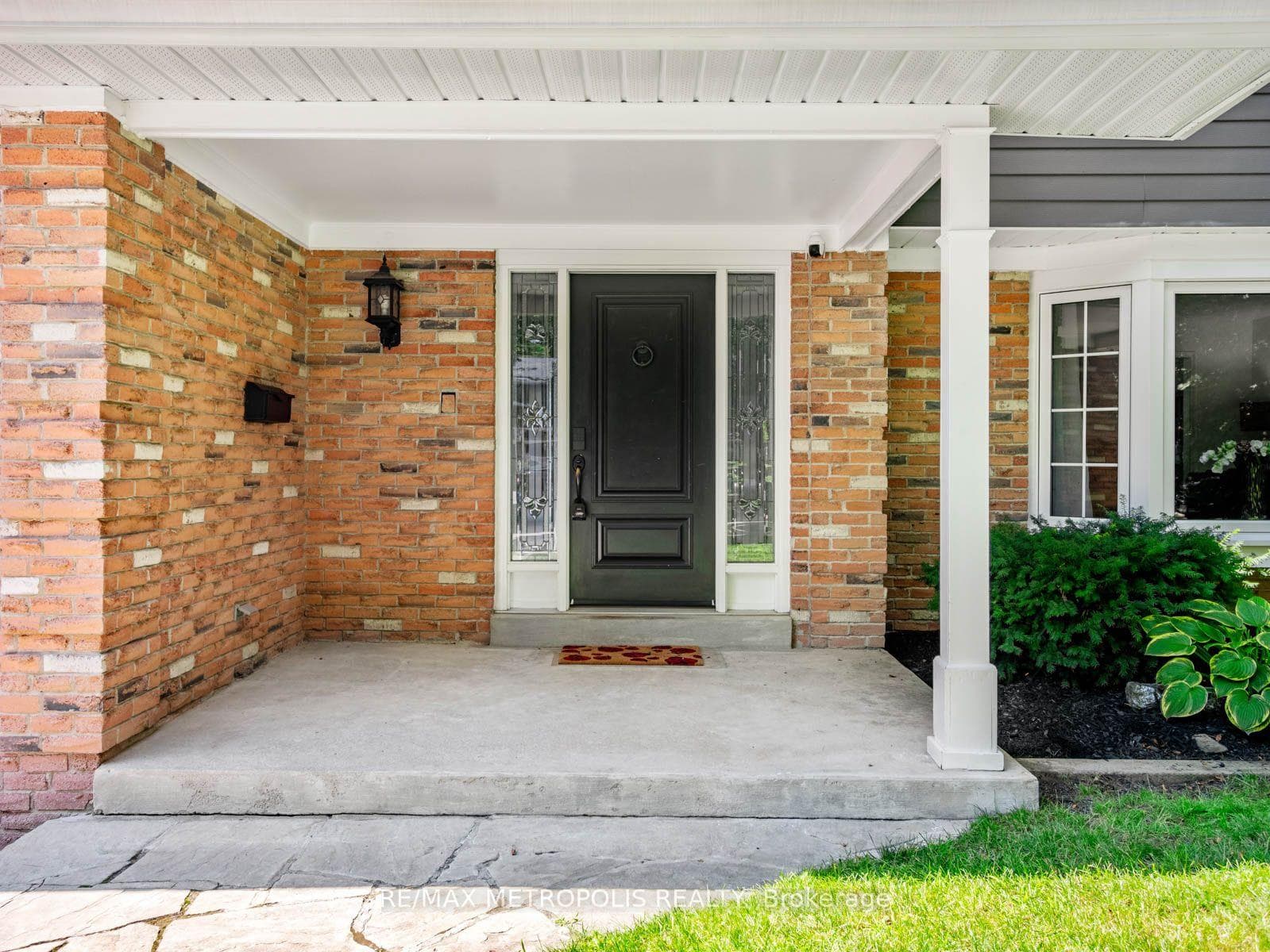 144 All Saints Crescent, Oakville, ON L6J 5Y8, Oakville, ON — photo 3 of 42
