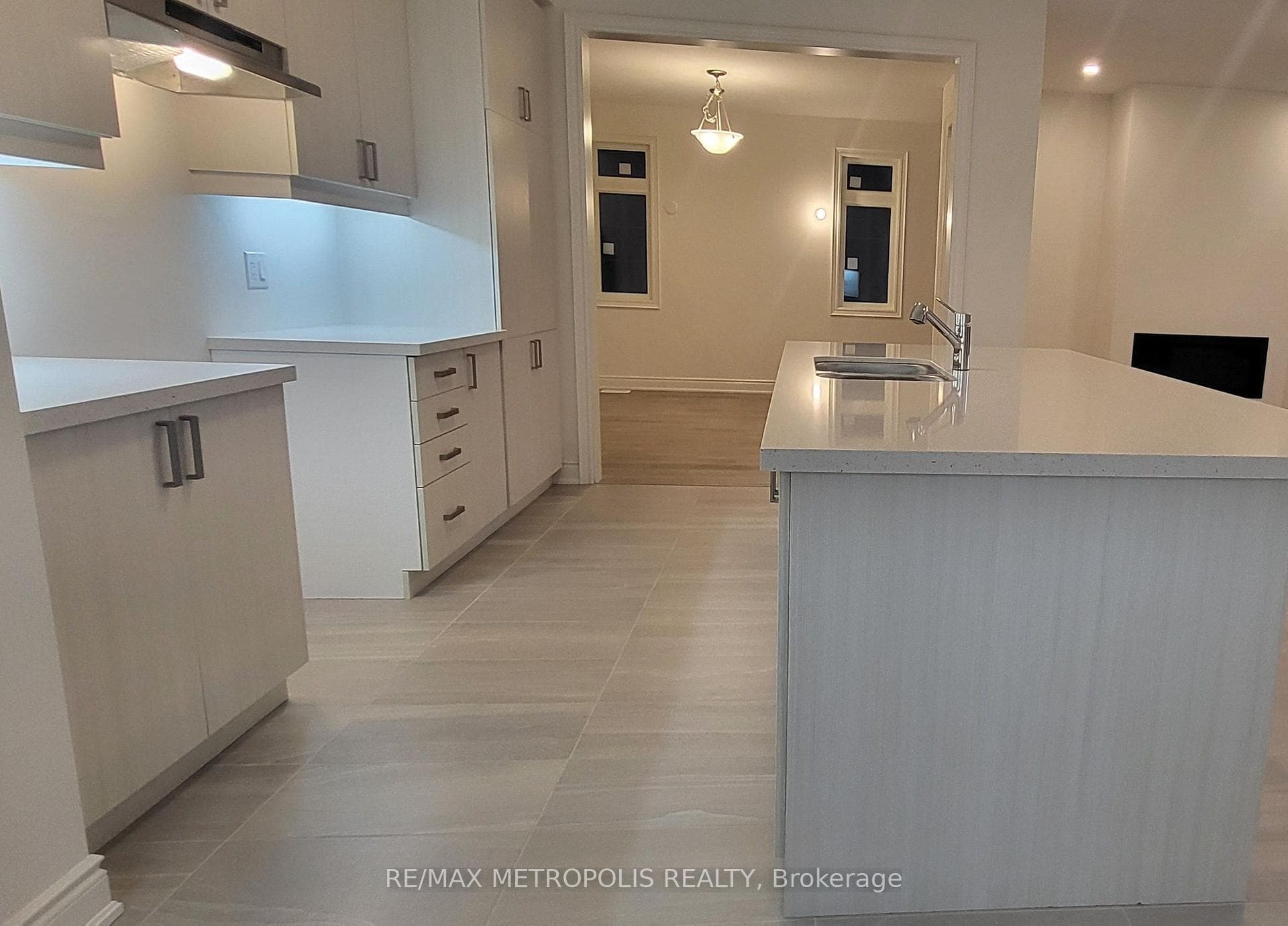 10 Wraggs Road, Bradford West Gwillimbury, ON L3Z 4N1, Bradford West Gwillimbury, ON — photo 5 of 16