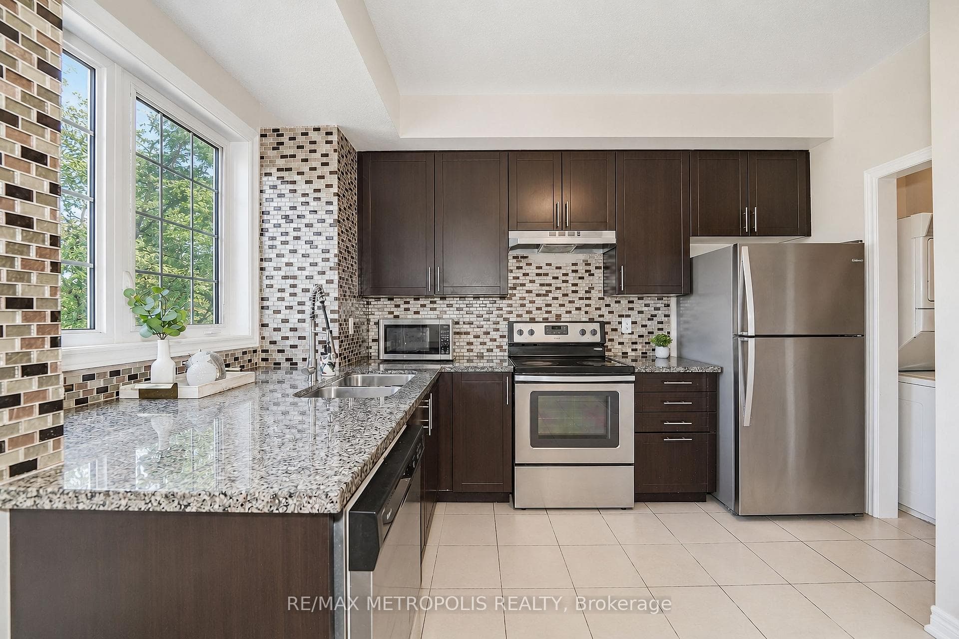 3767B St Claire Avenue E, Toronto, ON M1M 0C8, Toronto E08, ON — photo 27 of 38
