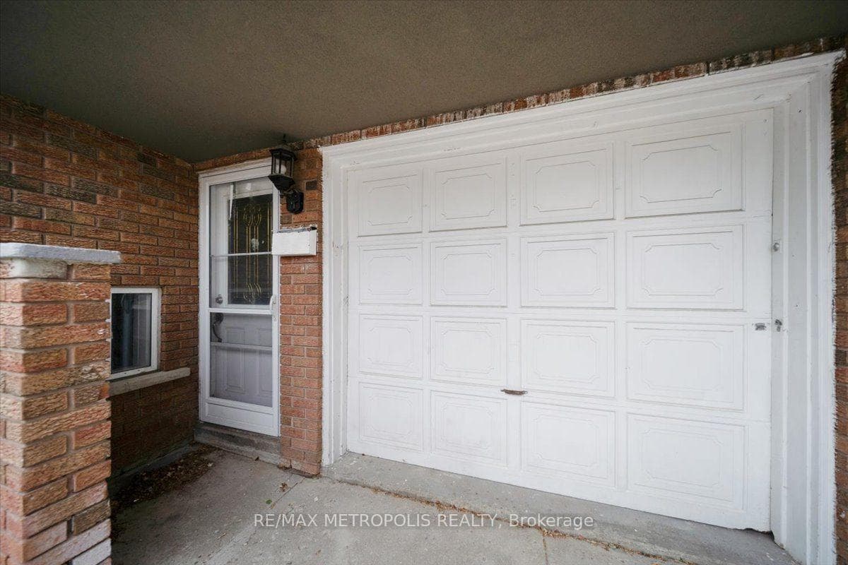 39 Jellicoe Crescent, Brampton, ON L6S 3H7, Brampton, ON — photo 9 of 99