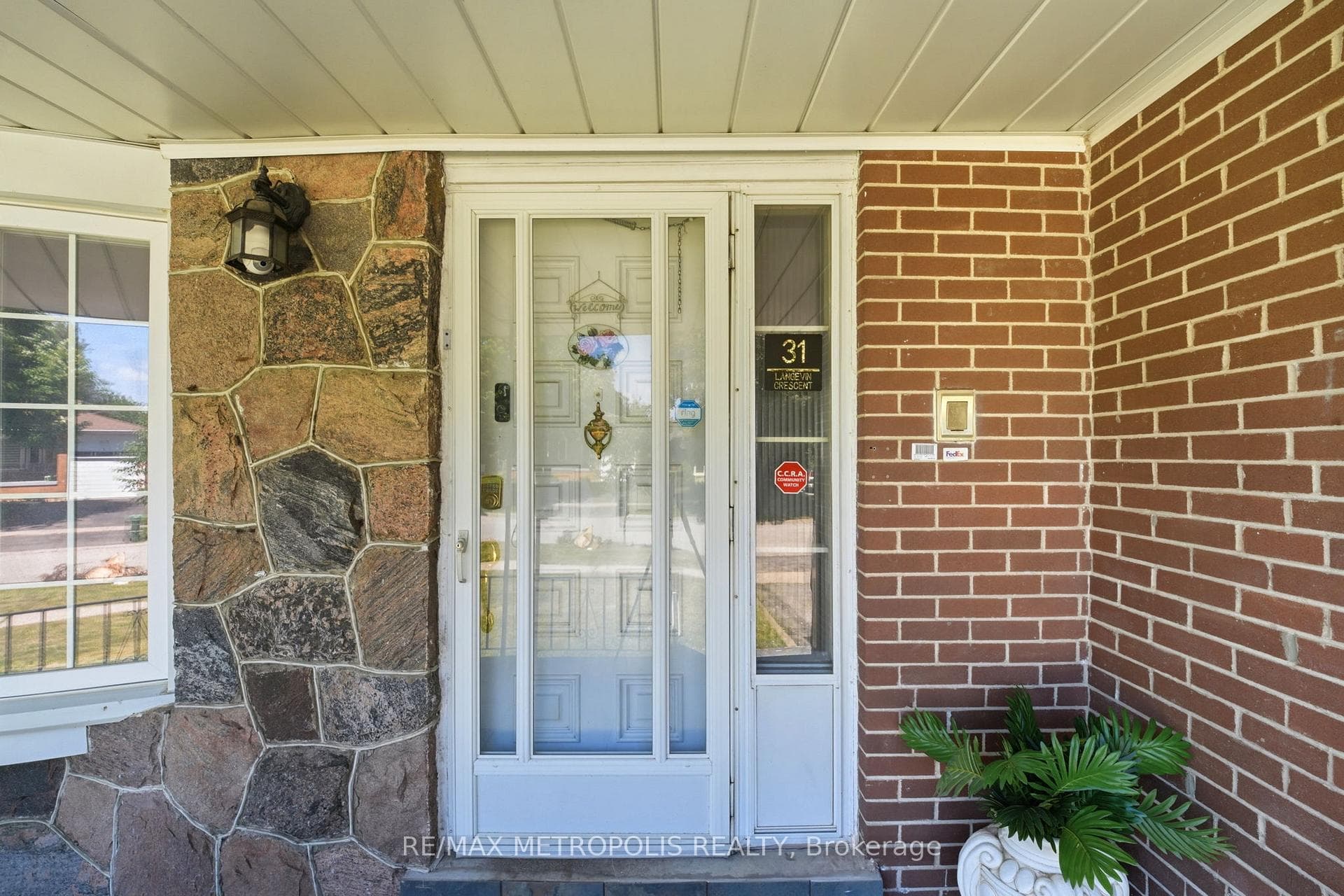 31 Langevin Crescent, Toronto E10, ON M1C 2B8, Toronto E10, ON — photo 5 of 42