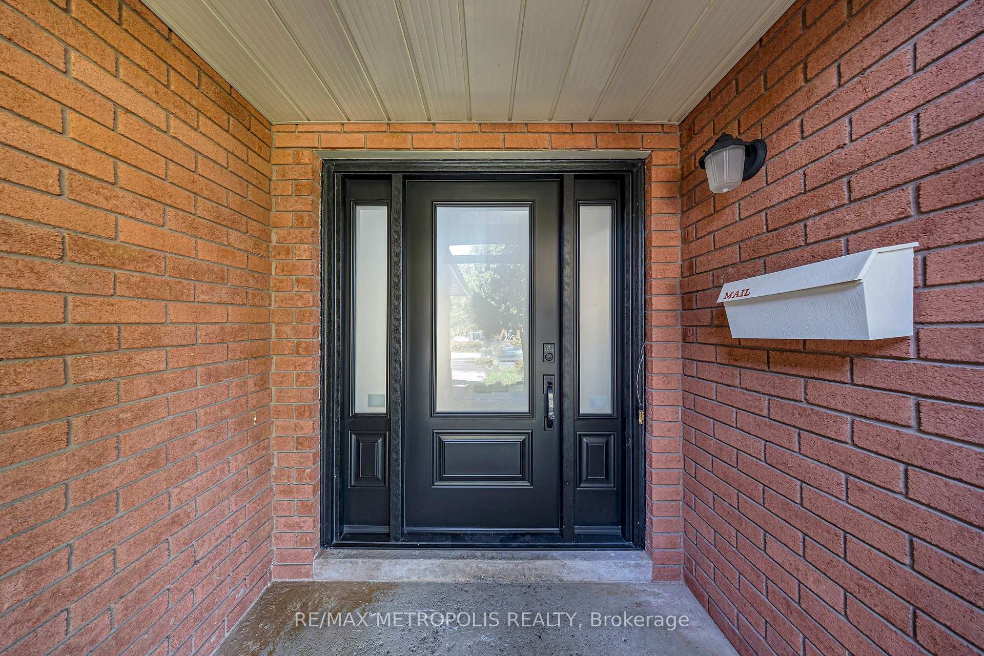 296 Thornton Road N, Oshawa, ON L1J 6T7, Oshawa, ON — photo 6 of 50