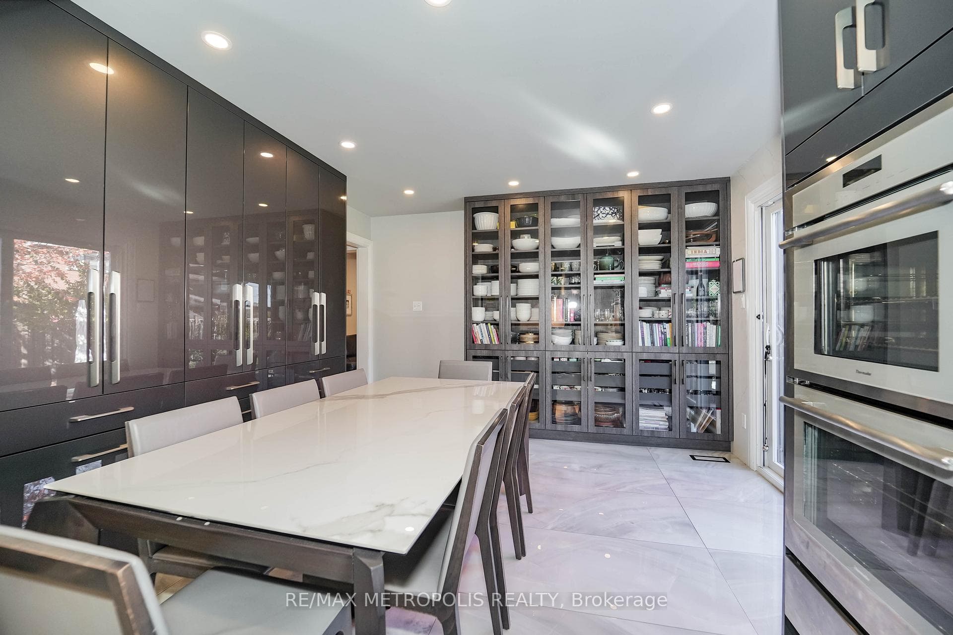 4392 Grassland Crescent, Mississauga, ON L5V 1E2, Mississauga, ON — photo 11 of 57
