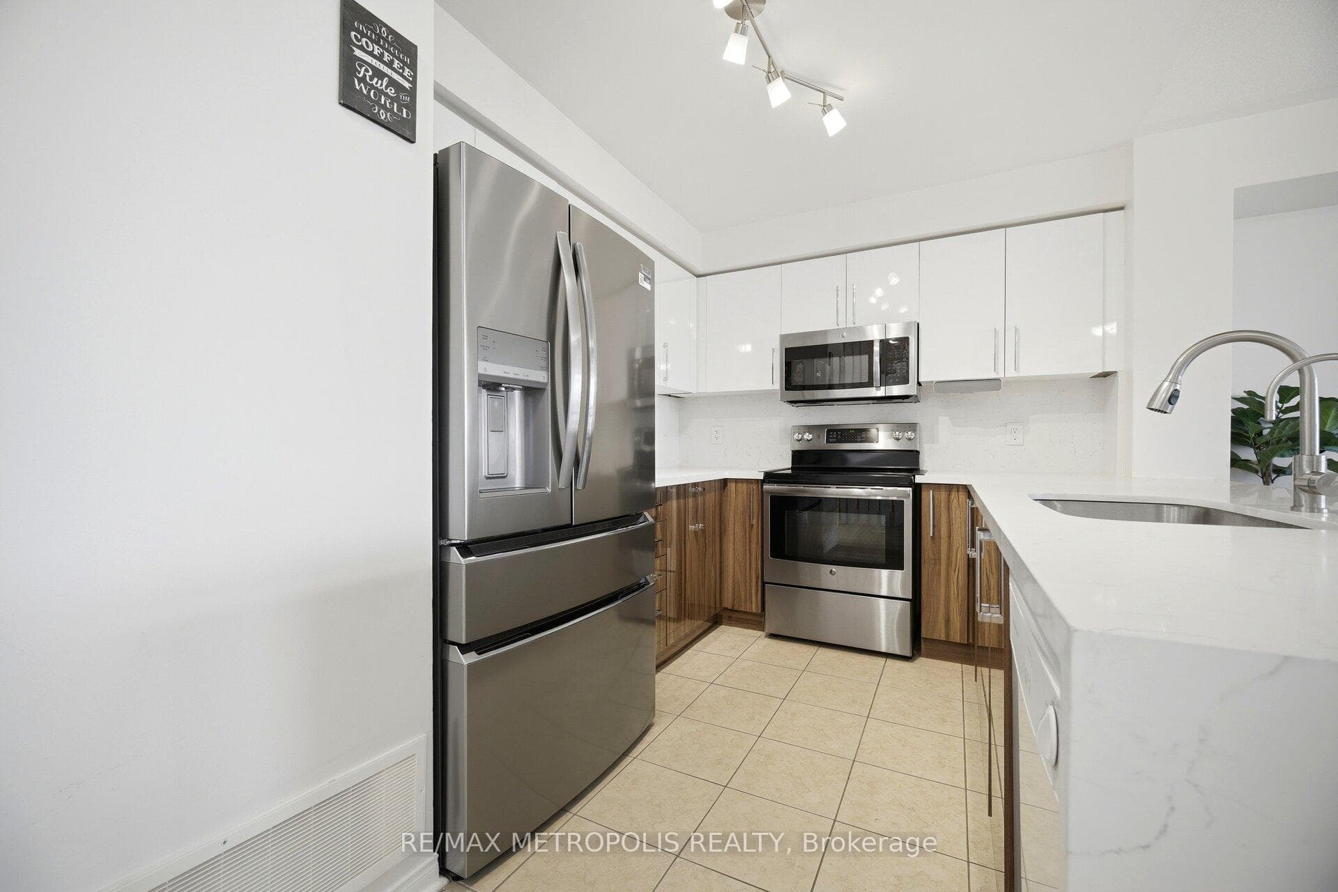 3975 Eglinton Avenue W 17, Mississauga, ON L5M 0E7, Mississauga, ON — photo 17 of 49