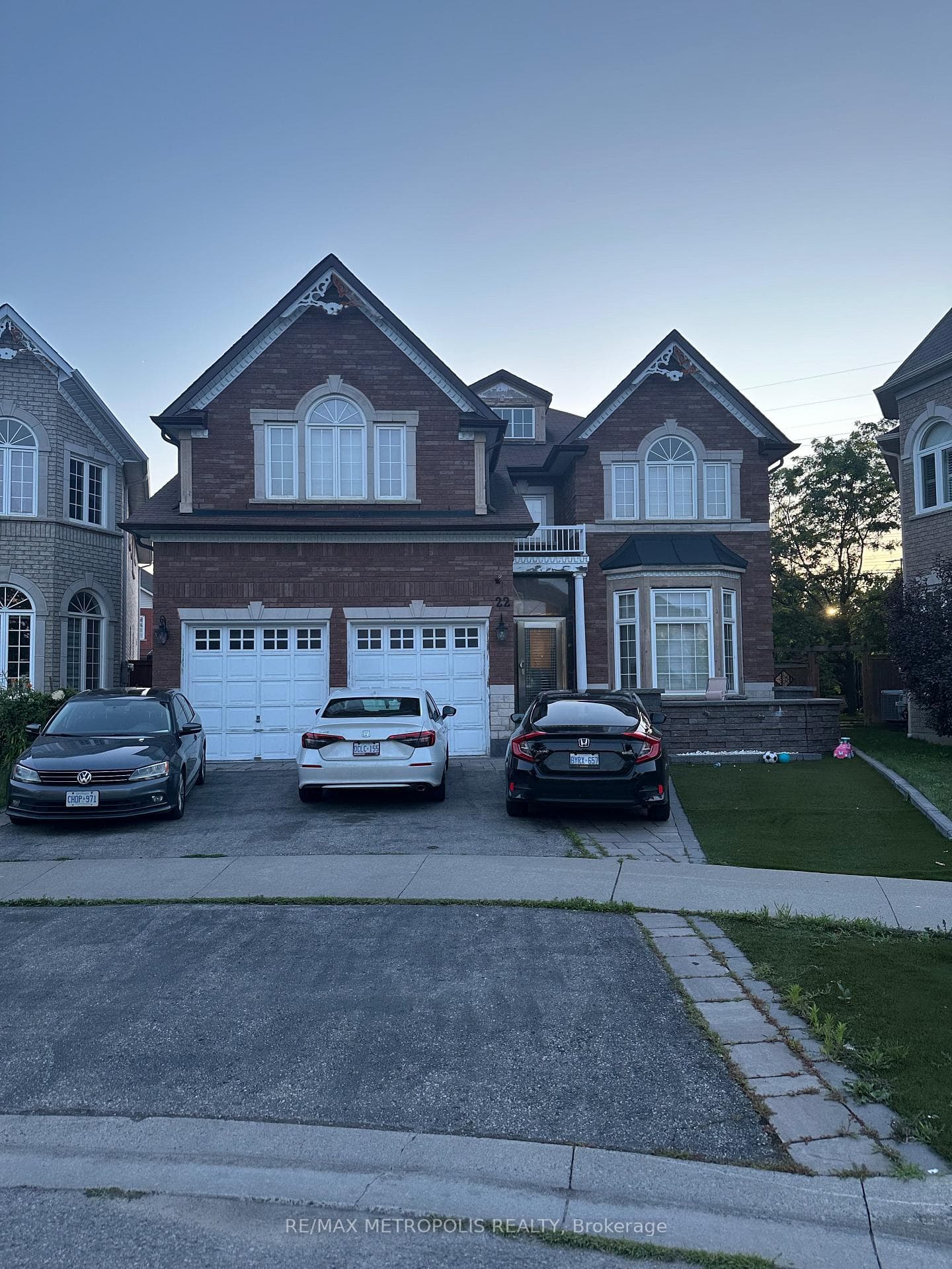22 Stammers Drive, Ajax, ON L1T 0L5, Ajax, ON — photo 2 of 2
