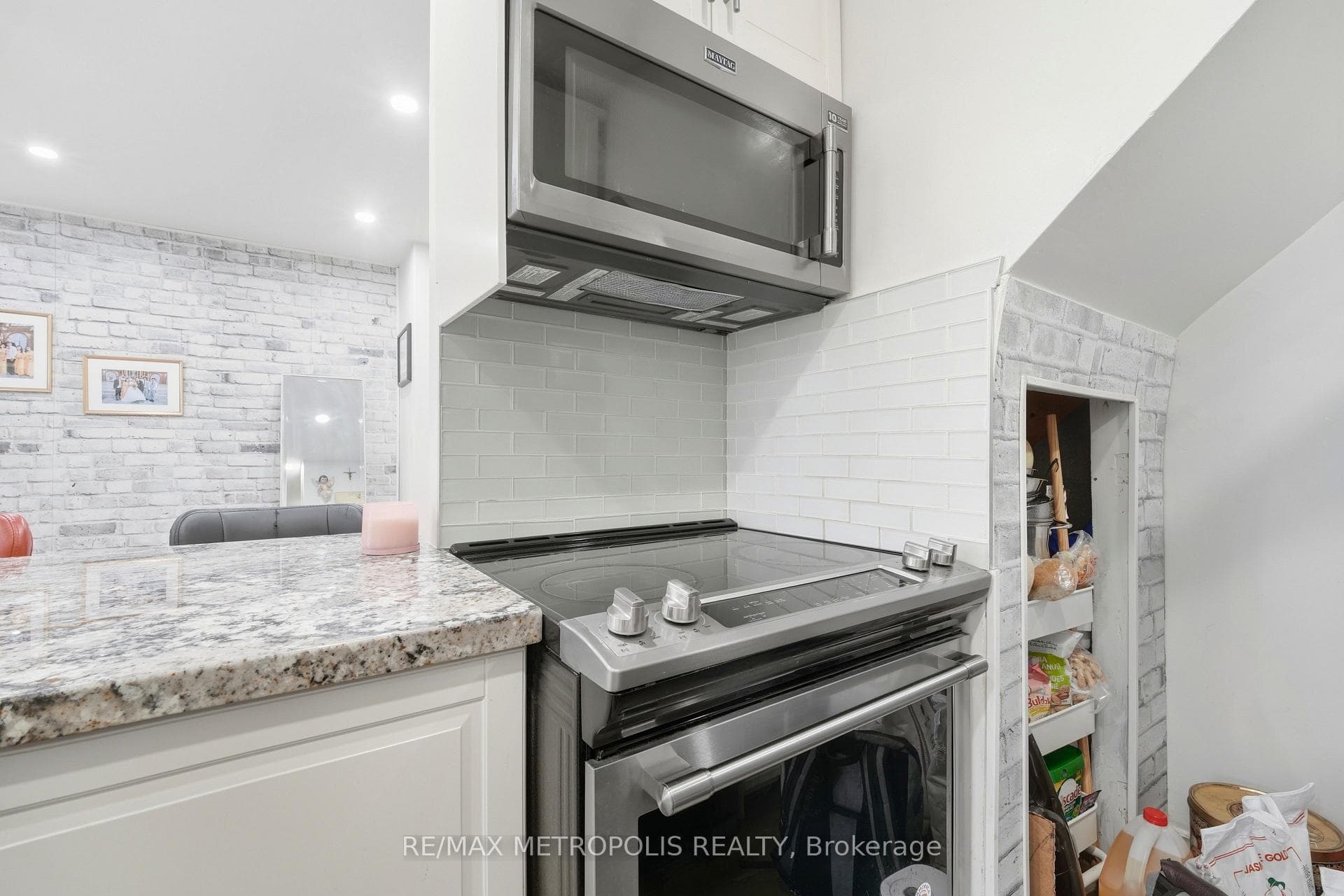 5877 Bathurst Street 205, Toronto, ON M2R 1Y7, Toronto C07, ON — photo 14 of 26