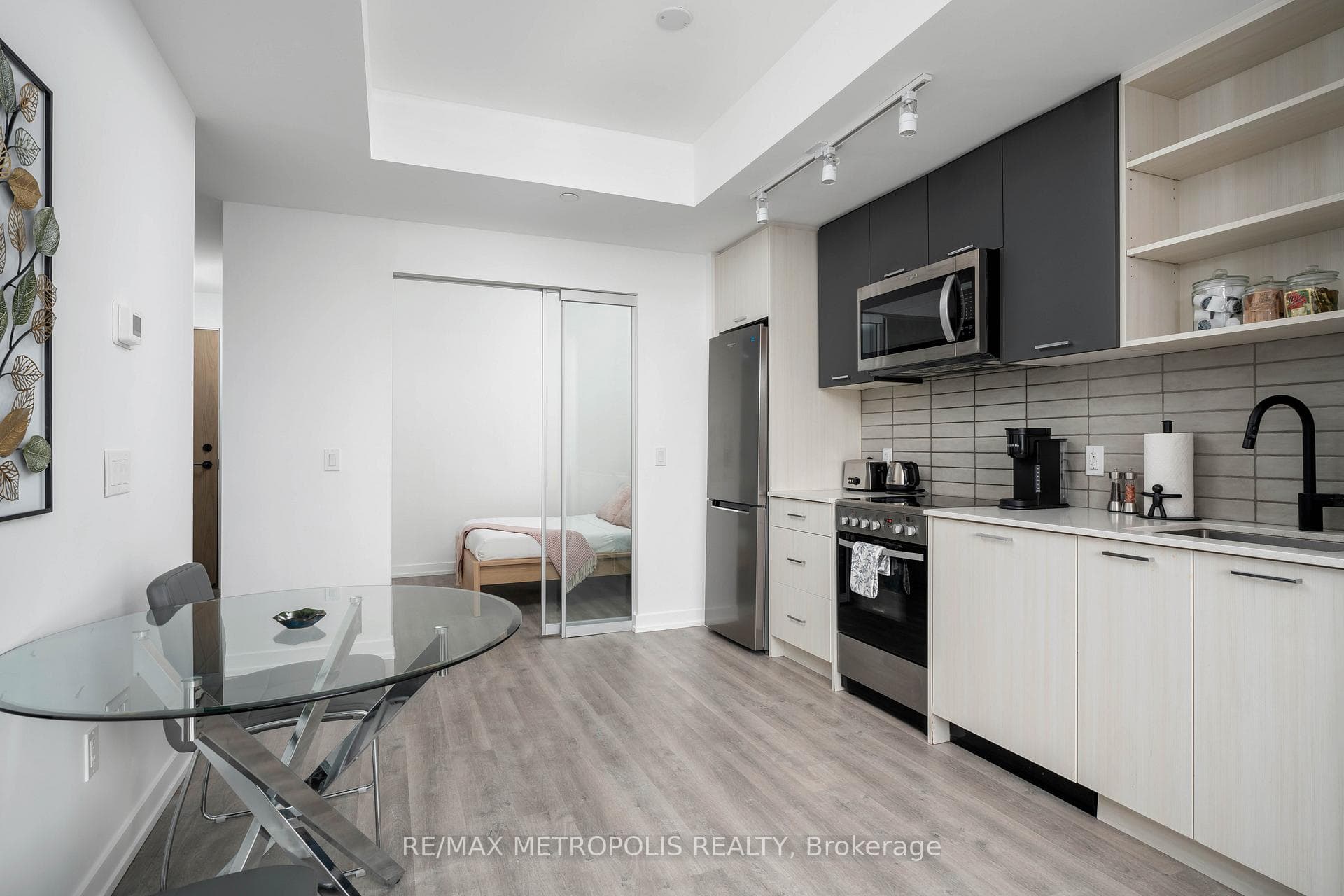 2300 St Clair Avenue W 307, Toronto, ON M6N 0B3, Toronto W02, ON — photo 14 of 41