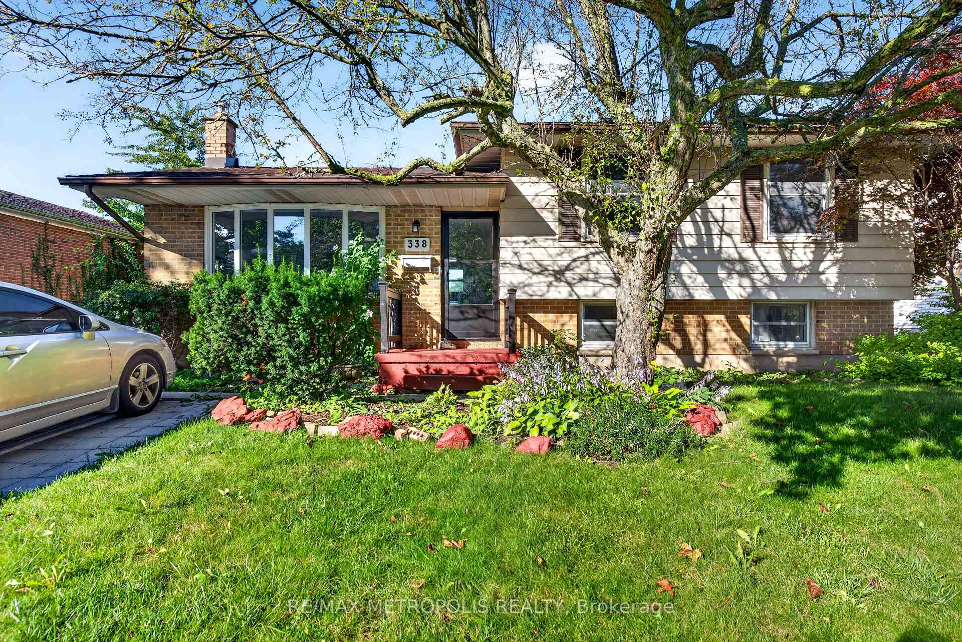 338 Millbank Drive, London South, ON N6C 4W2, London South, ON — photo 1 of 44